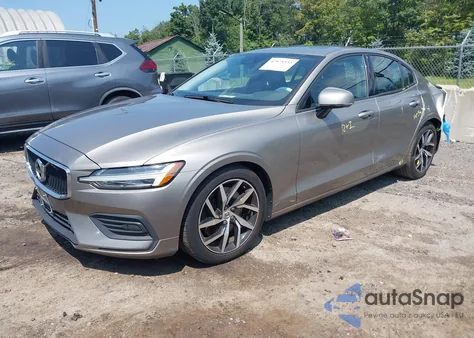 2019 Volvo S60 T6 Momentum из США, поврежденный, VIN 7JRA22TK2KG011486